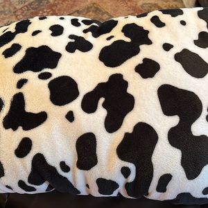Cowprint fleece blanket